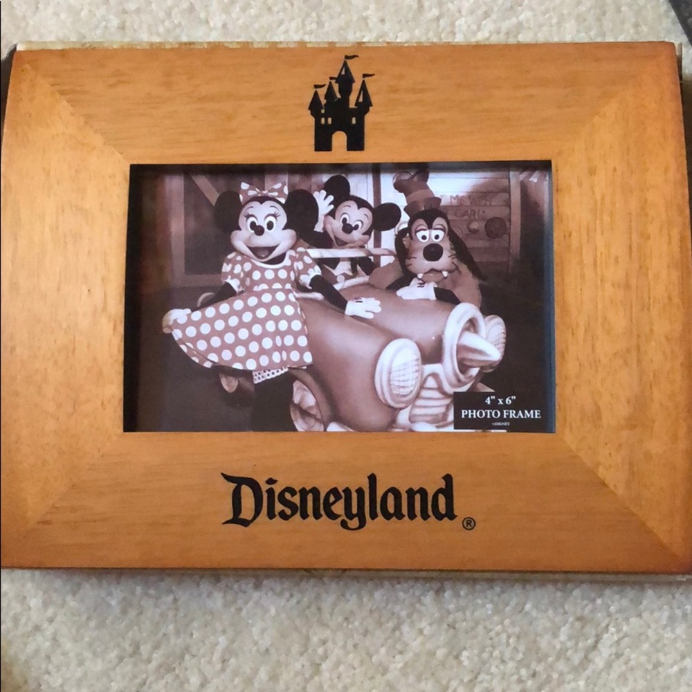 Disneyland frame NIB 4x6”